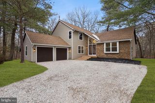 13 BARCLAY LN, Voorhees, NJ 08043