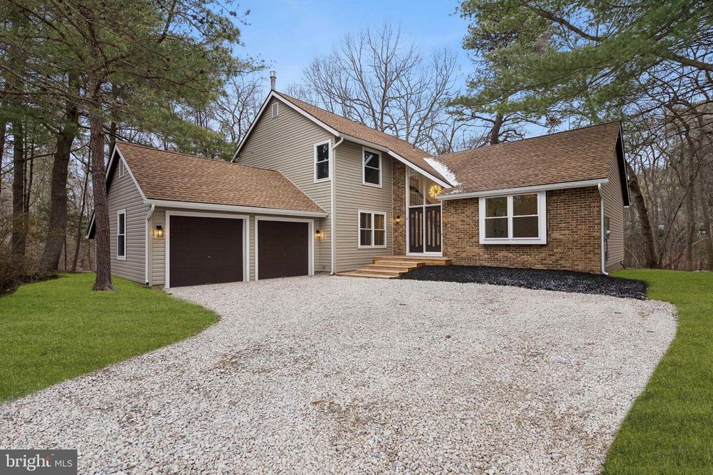 13 BARCLAY LN, Voorhees, NJ 08043