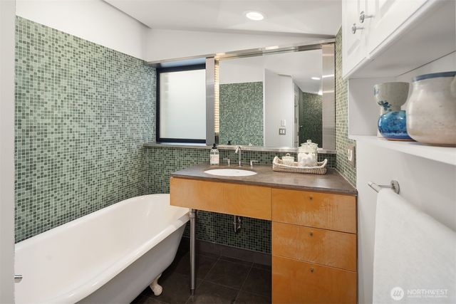 917 Lake Washington Boulevard S, Seattle, WA 98144