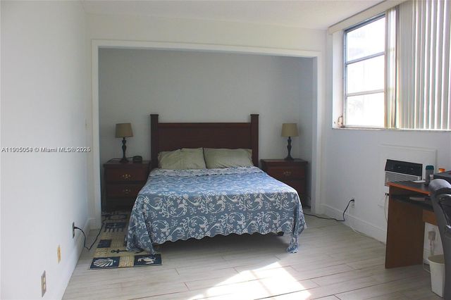 9520 S Hollybrook Lake Dr 205, Pembroke Pines, FL 33025