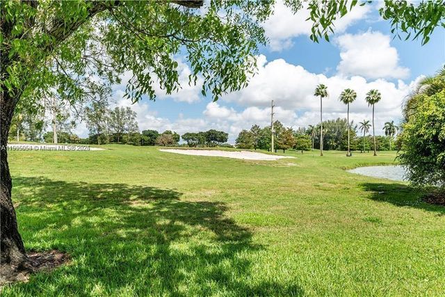 9520 S Hollybrook Lake Dr 205, Pembroke Pines, FL 33025