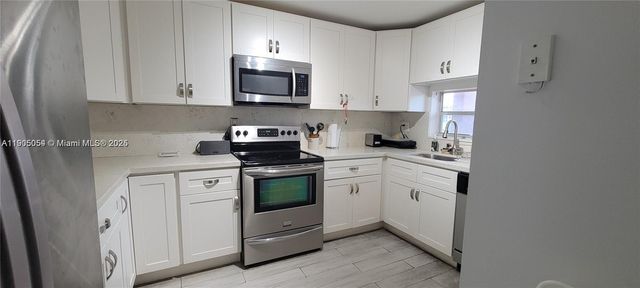 9520 S Hollybrook Lake Dr 205, Pembroke Pines, FL 33025