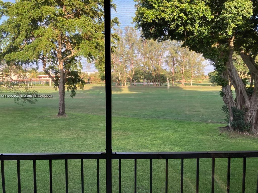 9520 S Hollybrook Lake Dr 205, Pembroke Pines, FL 33025