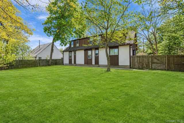 11 1st Place, Mastic, NY 11950