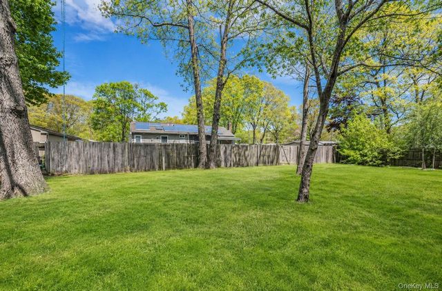 11 1st Place, Mastic, NY 11950