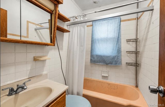 11 1st Place, Mastic, NY 11950