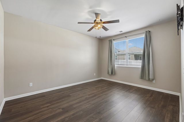 7098 Sunny Parks Dr, White House, TN 37188