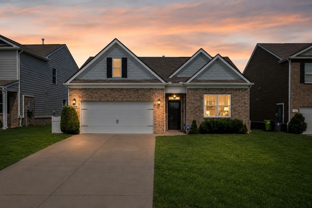 7098 Sunny Parks Dr, White House, TN 37188