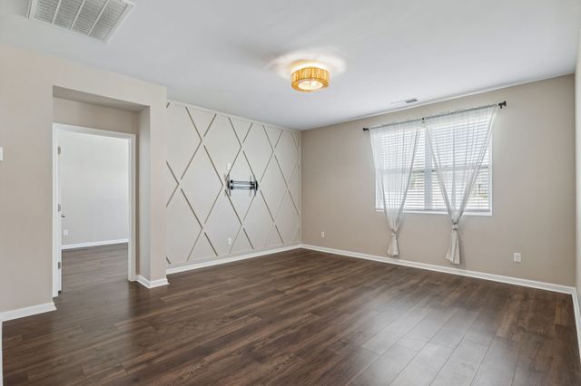 7098 Sunny Parks Dr, White House, TN 37188