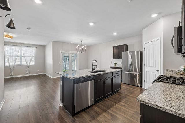 7098 Sunny Parks Dr, White House, TN 37188