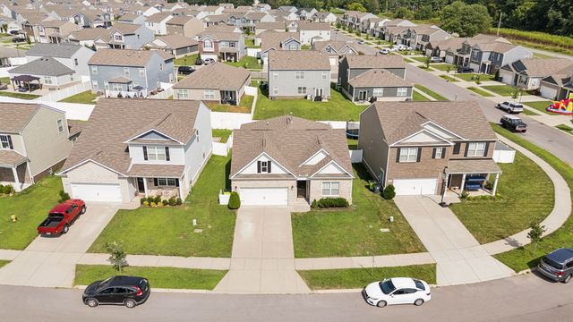 7098 Sunny Parks Dr, White House, TN 37188