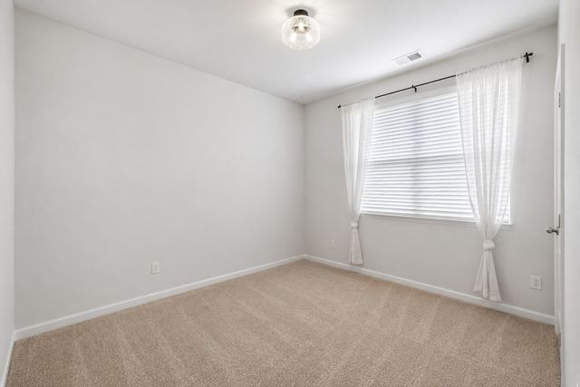 7098 Sunny Parks Dr, White House, TN 37188