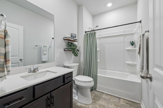 7098 Sunny Parks Dr, White House, TN 37188