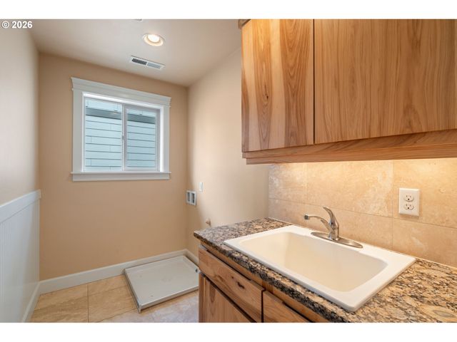 6114 Ne 80TH Ct, Vancouver, WA 98662