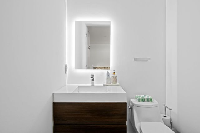 900 NE 4th Street B4, Fort Lauderdale, FL 33301