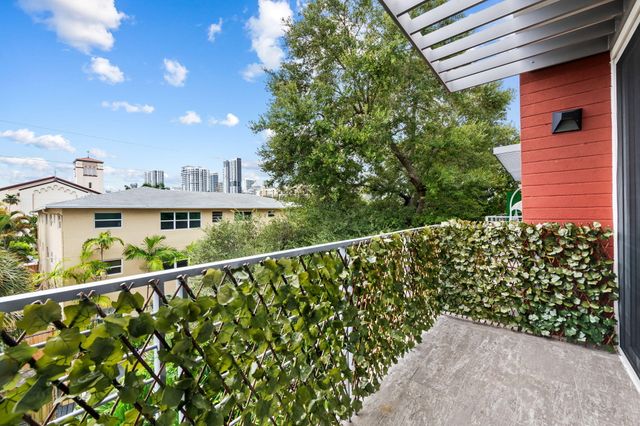 900 NE 4th Street B4, Fort Lauderdale, FL 33301