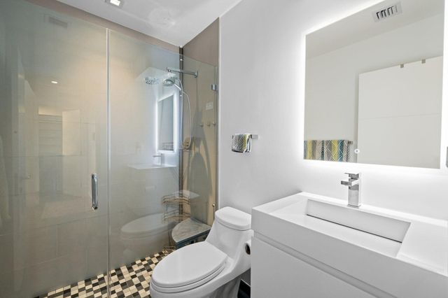 900 NE 4th Street B4, Fort Lauderdale, FL 33301