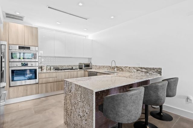 900 NE 4th Street B4, Fort Lauderdale, FL 33301