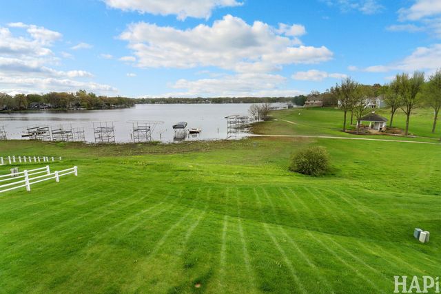 40561 N North Newport Drive, Antioch, IL 60002