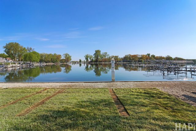 40561 N North Newport Drive, Antioch, IL 60002