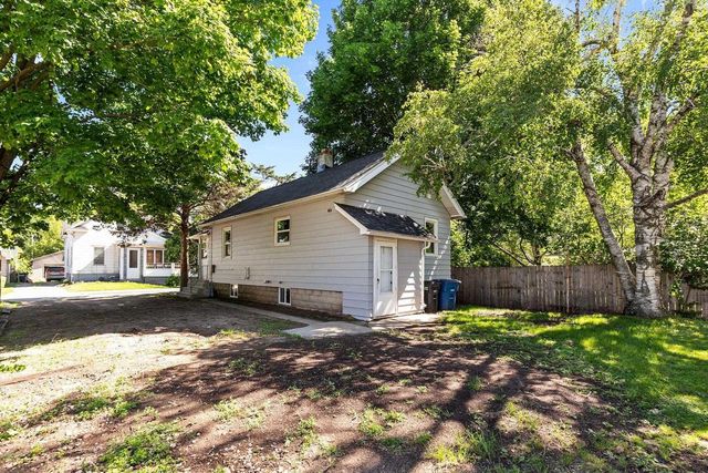 411 MARSTON PLACE, Oshkosh, WI 54901