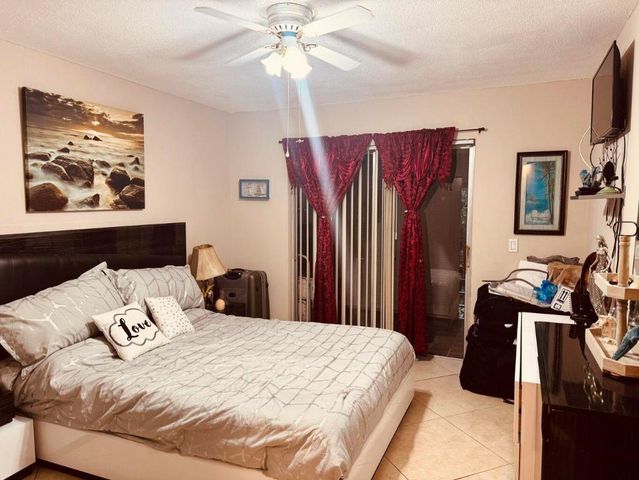 3100 Springdale Boulevard 310, Palm Springs, FL 33461