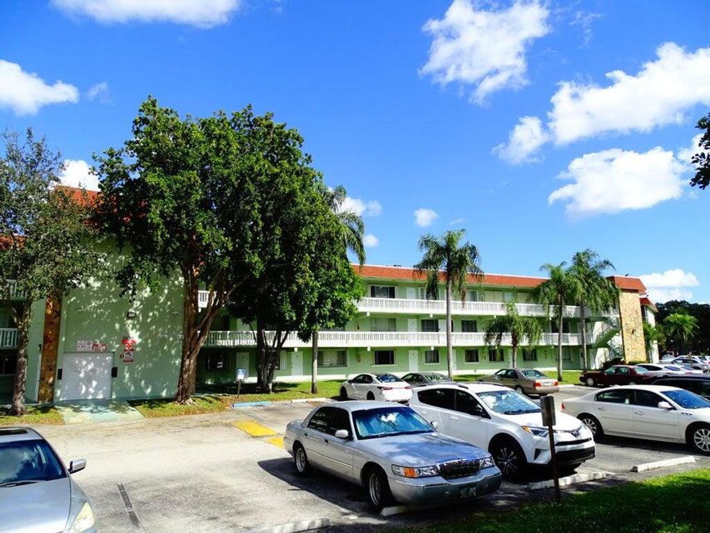 3100 Springdale Boulevard 310, Palm Springs, FL 33461