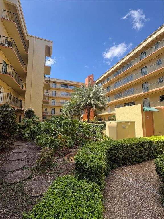 4525 W 20th Ave 529, Hialeah, FL 33012