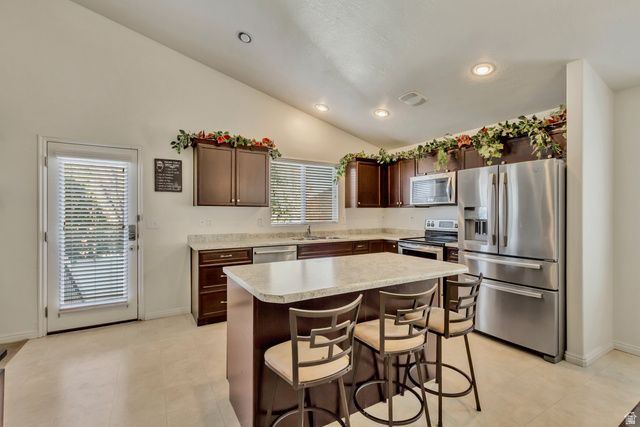 6176 W RIDGE MESA CIR, West Valley City, UT 84128