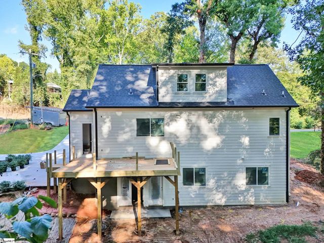 15 Meadow Crest Circle, Greenville, SC 29609