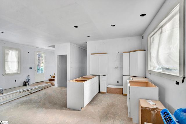 15 Meadow Crest Circle, Greenville, SC 29609