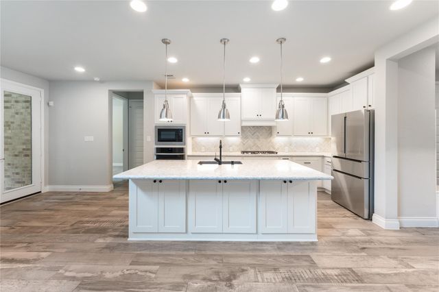 225 Bronze View Drive, Montgomery, TX 77316