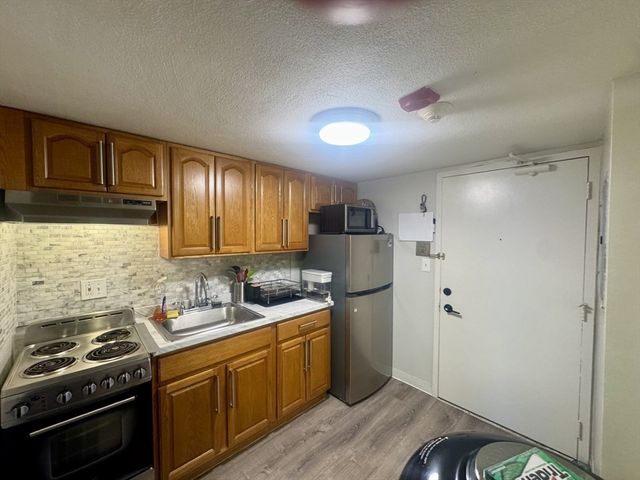 585 Revere Beach Pkwy 403, Revere, MA 02151