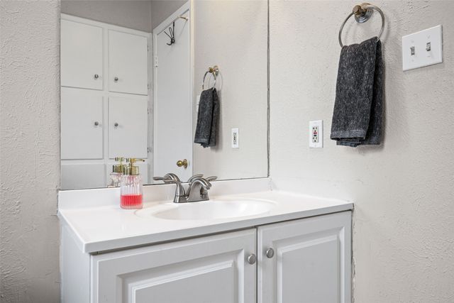 3900 Cresthill Road, Benbrook, TX 76116