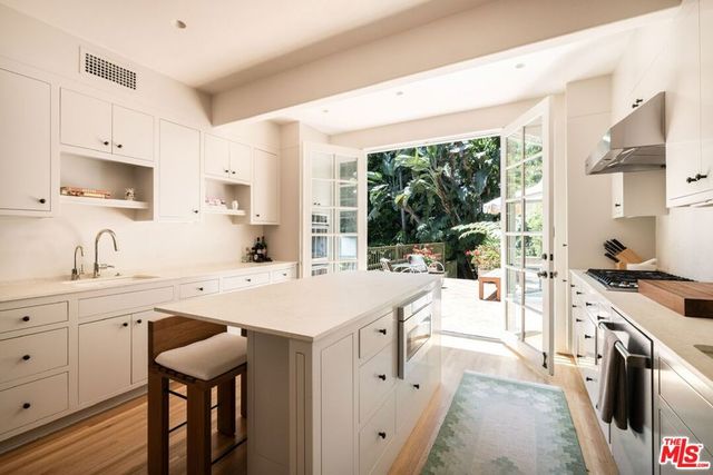 2177 Fern Dell Place, Los Angeles, CA 90068