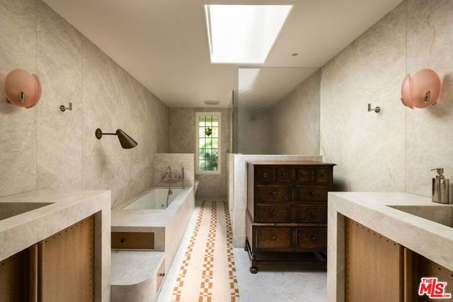 2177 Fern Dell Place, Los Angeles, CA 90068