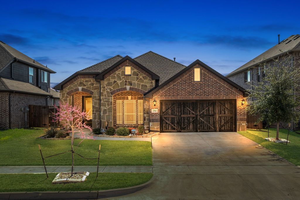 2761 Lisa Maria Street, Burleson, TX 76028