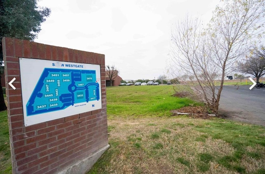 Image 12 of property listing at 3477 W Shaw Avenue # 101, Fresno, CA 93711