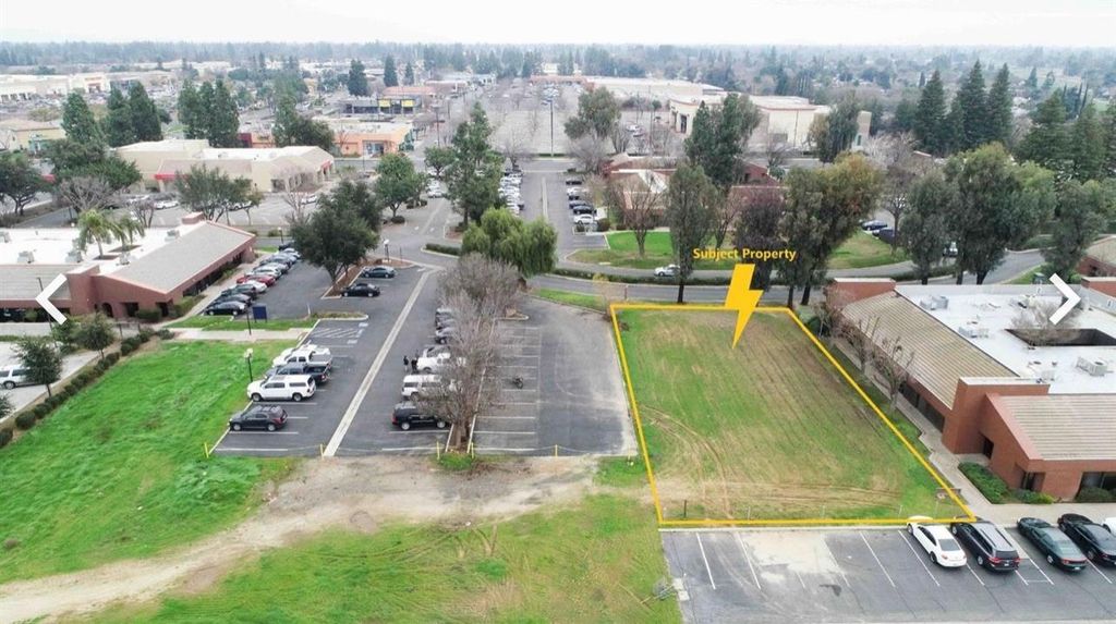Image 2 of property listing at 3477 W Shaw Avenue # 101, Fresno, CA 93711