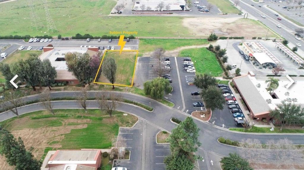 Image 7 of property listing at 3477 W Shaw Avenue # 101, Fresno, CA 93711