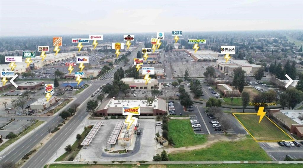 Image 8 of property listing at 3477 W Shaw Avenue # 101, Fresno, CA 93711