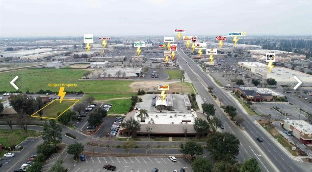 Image 9 of property listing at 3477 W Shaw Avenue # 101, Fresno, CA 93711