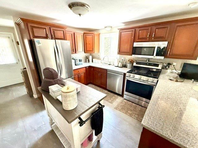 241 Glen Charlie Rd, Wareham, MA 02538