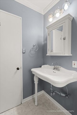 302 S Park Street, Westmont, IL 60559