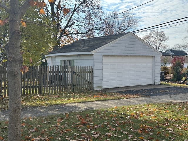 302 S Park Street, Westmont, IL 60559