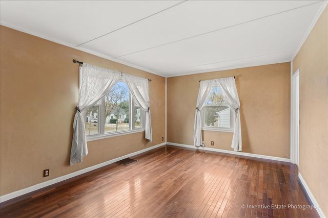 302 S Park Street, Westmont, IL 60559