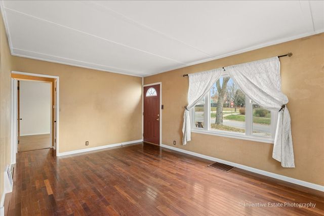 302 S Park Street, Westmont, IL 60559