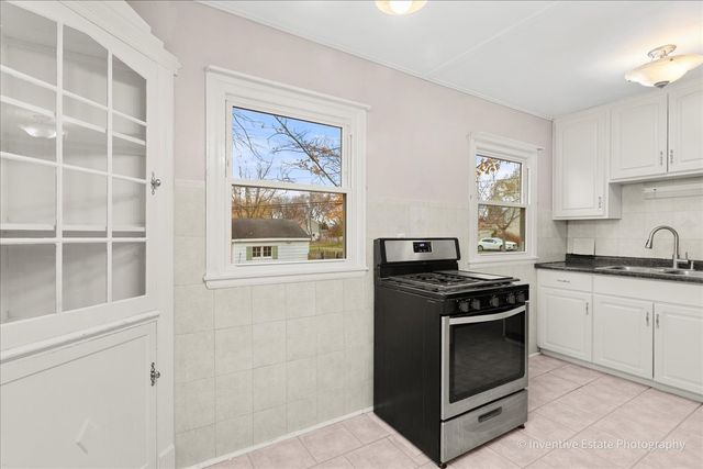 302 S Park Street, Westmont, IL 60559