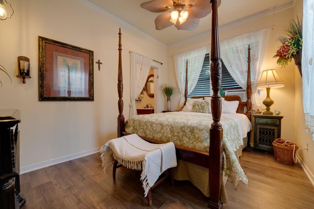 204 Brewster Ave, Florence, TX 76527