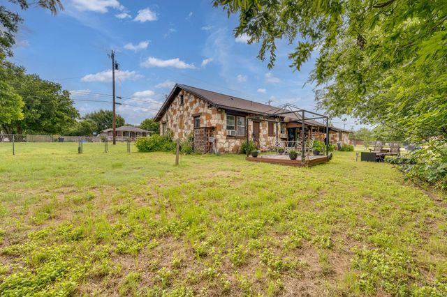 204 Brewster Ave, Florence, TX 76527